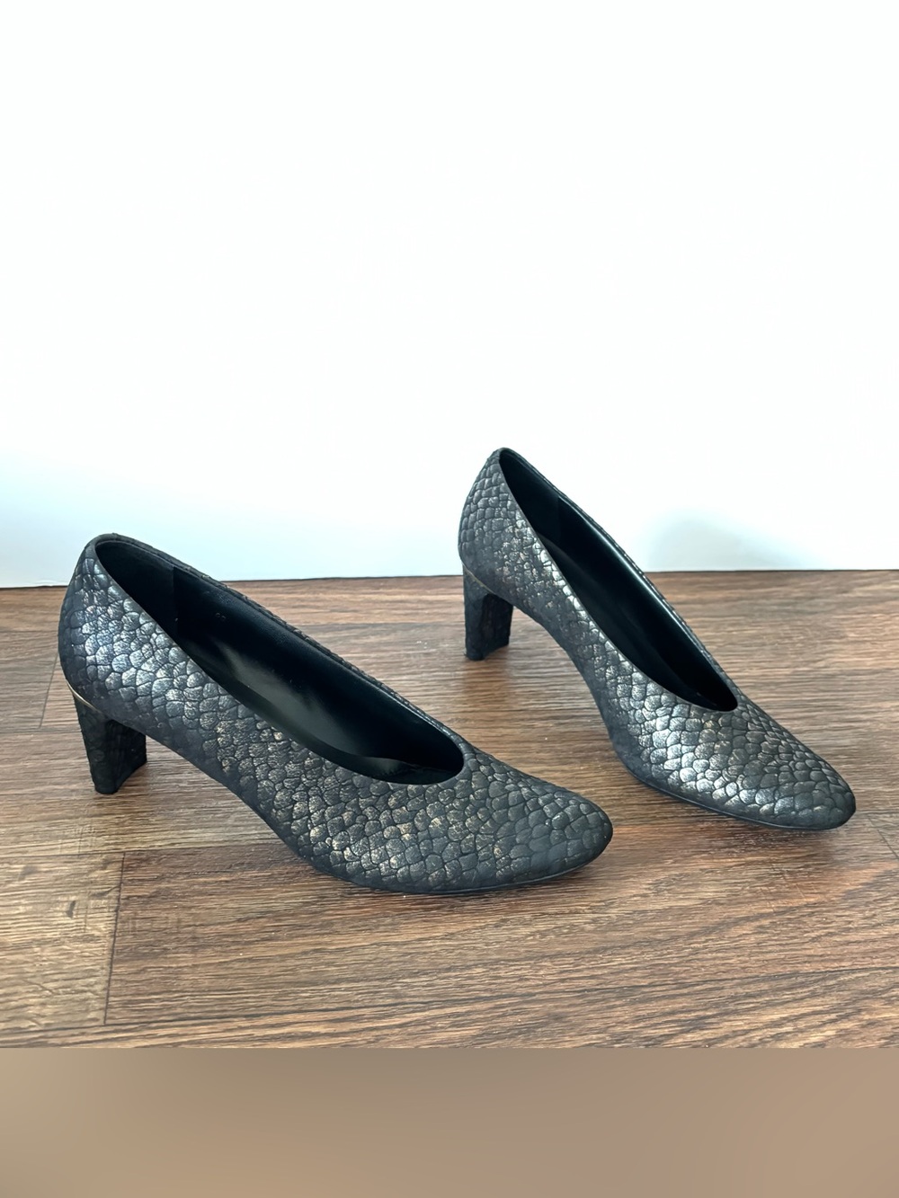 VANELi Dayle Black Pump Metallic Snake Skin Scale Block Heel Size 9